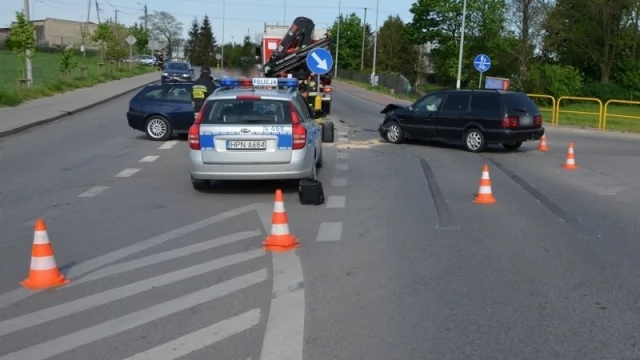 Tczew - 2 wypadki, 2 rannych. Motocyklista bez uprawnień i zatrzymane prawo jazdy kierowcy VW