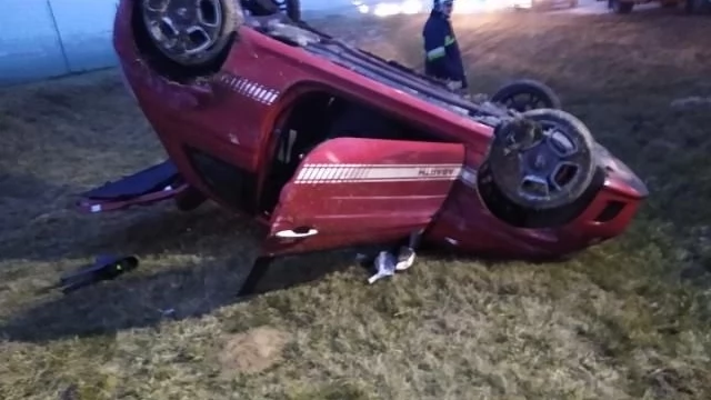 Tczew - Autostrada A1. Auto wypadło z drogi i dachowało