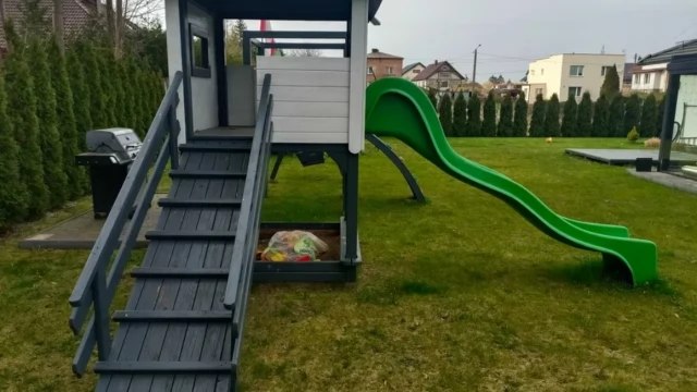 Tczew - Plac zabaw domek dla dzieci - - - solidne