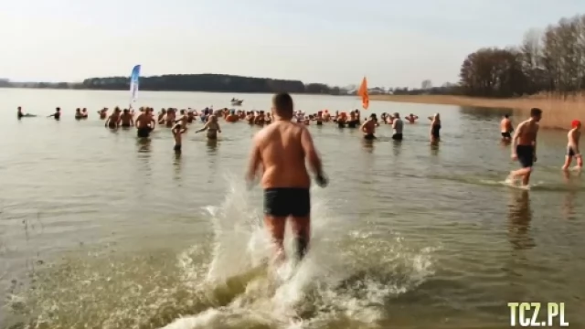 Tczew - III Bieg Morsa - biegali i pływali dla Paulinki
