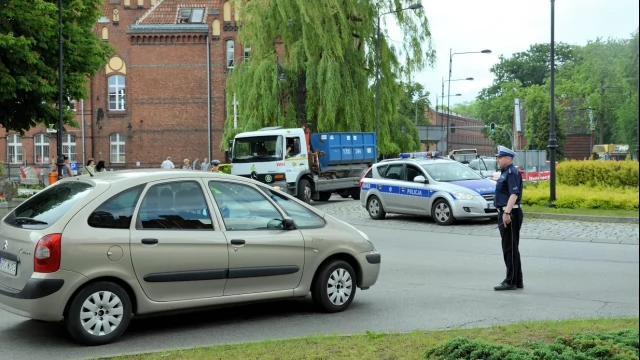 Tczew - Atak terrorystyczny na autobus - negocjacje przed ratuszem