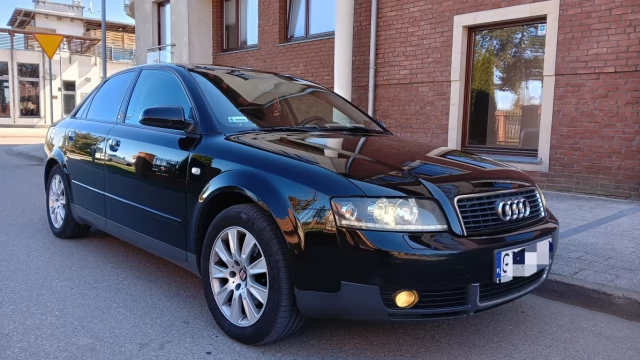 Tczew - Audi A4 B6 Sedan Xenon Climatronic Hak Kamera 2001