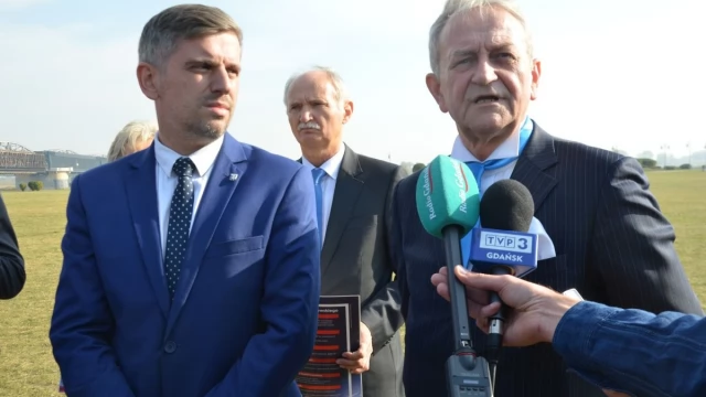 Tczew - Janusz Śniadek z kandydatami prezentuje "powiatową szóstkę"