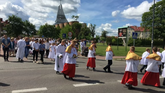 Tczew - Boże Ciało. Wierni na ulicach Tczewa