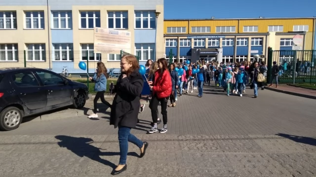 Tczew - Ulicami Tczewa przeszedł Marsz na Niebiesko