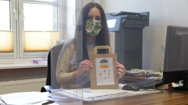 Tczew - Manufaktura #ZszyciZKulturą. Pracownicy CKiS szyją maseczki