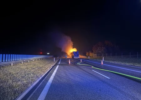 Tczew - Zablokowana autostrada A1 po nocnym pożarze dźwigu [AKTUALIZACJA]