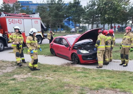 Tczew - Rokitki. Porsche wypadło z drogi