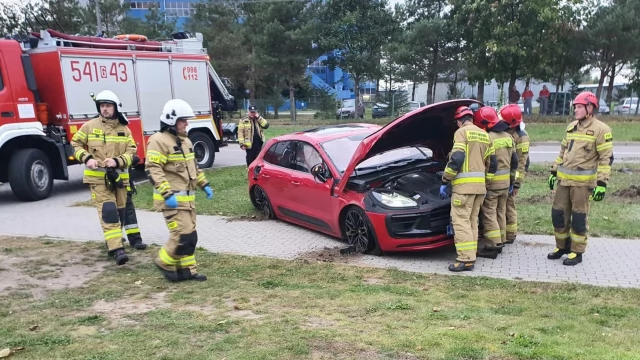 Tczew - Rokitki. Porsche wypadło z drogi