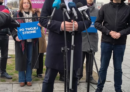 Tczew - Adrian Zandberg w Tczewie z ostrą krytyką zmian ws. składki zdrowotnej