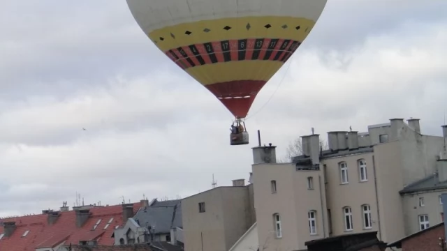 Tczew - Balon nad dachami staromiejskich kamienic