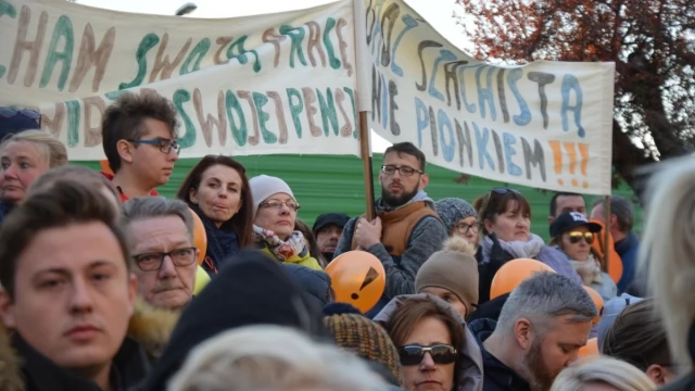 Tczew - Manifestacja pod delegaturą kuratorium. "Oświata stoi nad przepaścią"