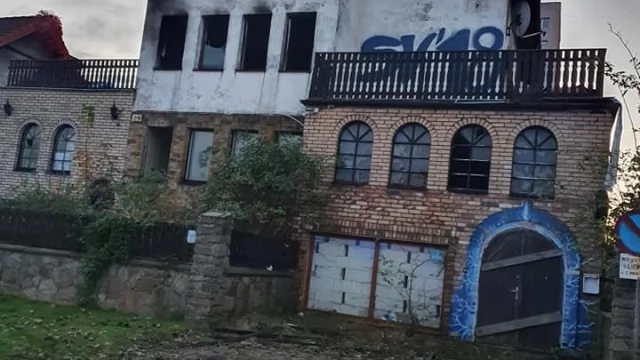 Tczew - Nocny pożar na Suchostrzygach. Ewakuowano trzech bezdomnych