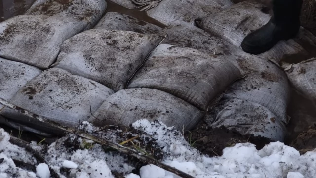 Tczew - Akcja na osiedlu Staszica. Woda mogła przerwać wał