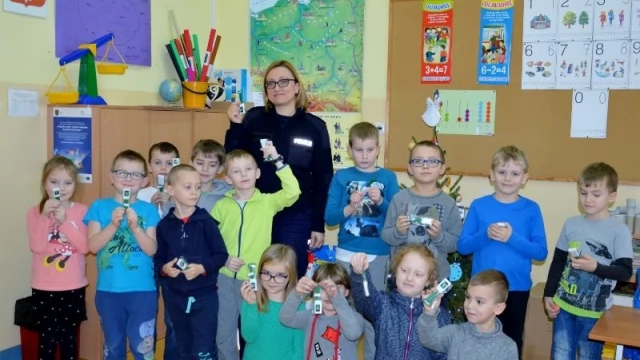 Tczew - Tczewscy policjanci przygotowują dzieci na ferie