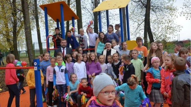 Tczew - Najmłodsi z "ósemki" mają już "radosny" plac zabaw