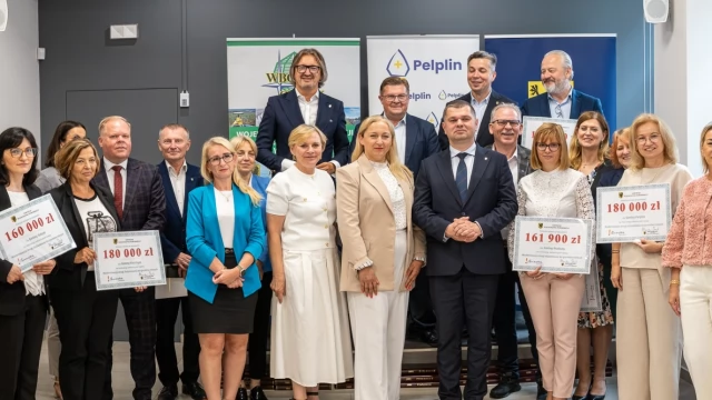 Tczew - Dofinansowanie dla lokalnych samorządów z FOGR podpisane w Pelplinie