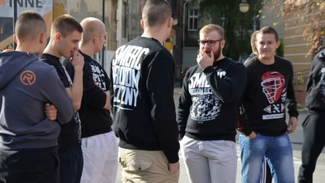 Tczew - Manifestacja przeciw przyjmowaniu uchodźców. Nie zabrakło radykalnych haseł