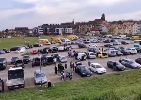 Tczew - Nieformalne spotkania miłośników motoryzacji - policjanci mieli ręce pełne roboty