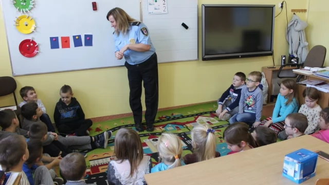 Tczew - Tczewska Straż Miejska uczy jak obchodzić się z psami