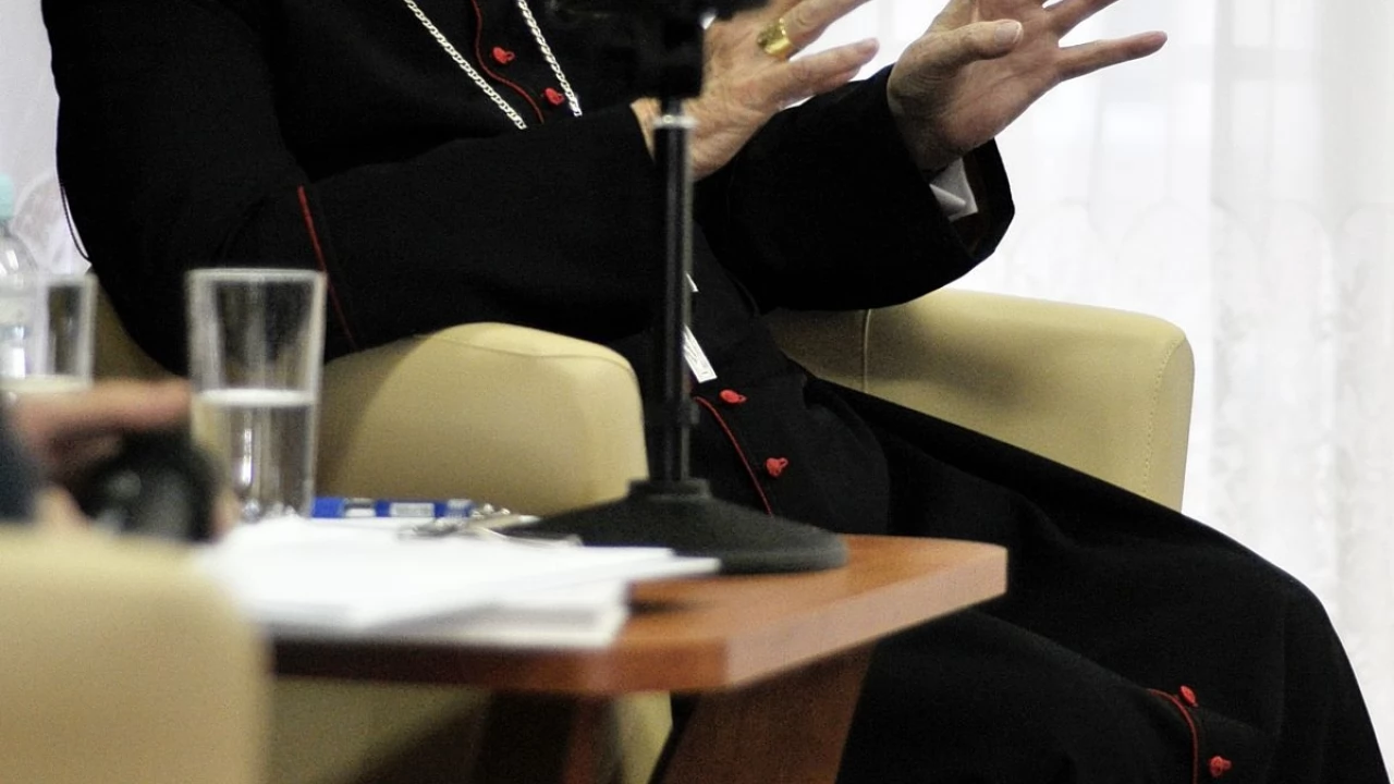 Tczew - Arcybiskup senior Henryk Muszyński w Miejskiej Bibliotece Publicznej