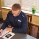 Tczew - Pod lokalem na Żwirki wymachiwał fałszywą legitymacją CBŚ. Grozi mu rok więzienia