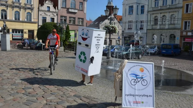 Tczew - Przejechał rowerem z lodówką wzdłuż Wisły. Po co?