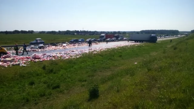 Tczew - Rozsypane butelki na autostradzie - uwaga na utrudnienia na A1 [FOTO]