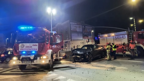 Tczew - Oflagowana komenda i wozy. Trwa protest strażaków