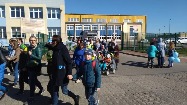 Tczew - Ulicami Tczewa przeszedł Marsz na Niebiesko