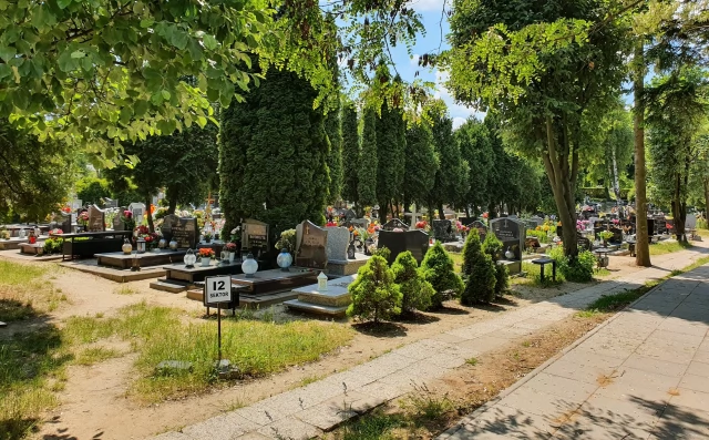 Tczew - Cmentarz Komunalny w Tczewie odnowiony przed Wszystkimi Świętymi
