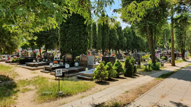 Tczew - Cmentarz Komunalny w Tczewie odnowiony przed Wszystkimi Świętymi