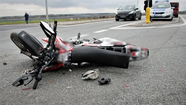 Tczew - Kierowca ciężarówki wymusił pierwszeństwo motorowerzyście