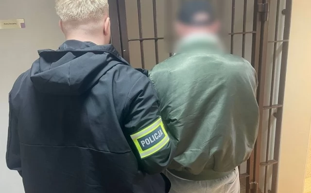 Tczew - Płacił cudzą kartą w monopolowym. Usłyszał 6 zarzutów