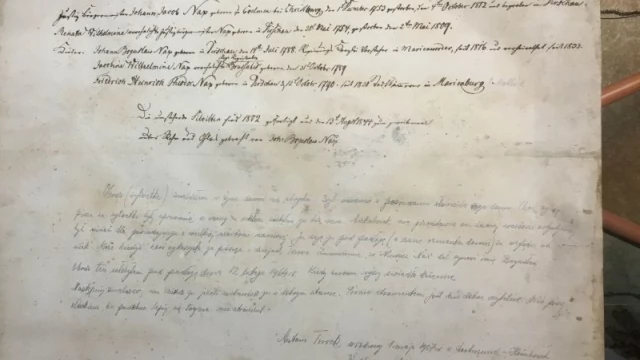 Tczew - To znalezisko przeleżało 50 lat pod podłogą. Uda się odnaleźć rodzinę sprzed lat?
