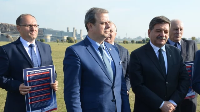 Tczew - Janusz Śniadek z kandydatami prezentuje "powiatową szóstkę"
