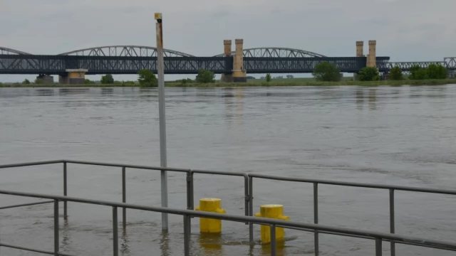 Tczew - Pogotowie przeciwpowodziowe dla Tczewa, przerwane prace na Moście Tczewskim
