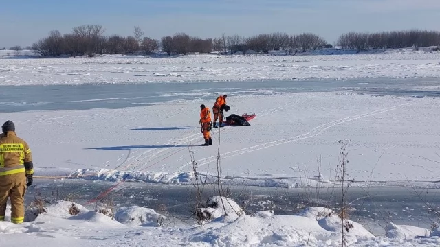 Tczew - Lód załamał się pod sarną. Strażacy ruszyli na pomoc