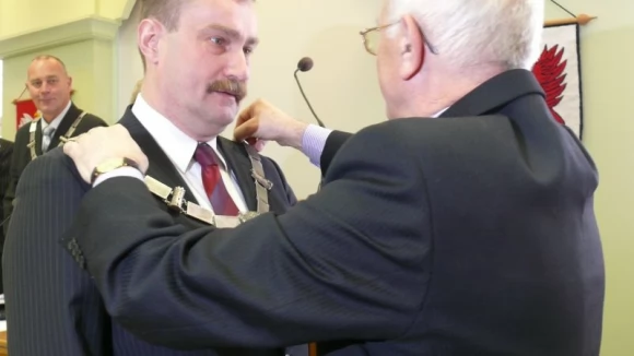 Tczew - Łzy i gratulacje - Mirosław Pobłocki przejął urząd od Zenona Odyi