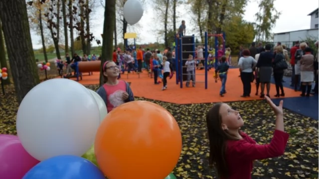 Tczew - Najmłodsi z "ósemki" mają już "radosny" plac zabaw