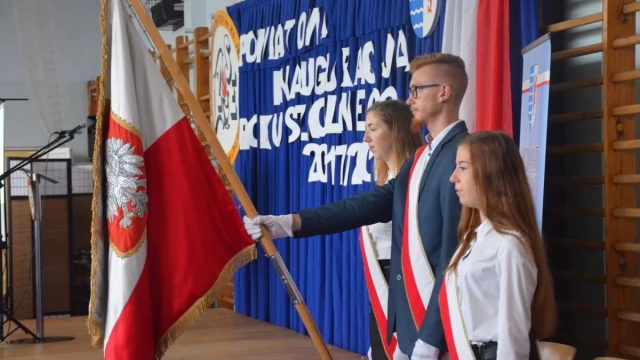 Tczew - Powiatowa inauguracja roku szkolnego. "Ta reforma była odpowiedzią na oczekiwania społeczne"