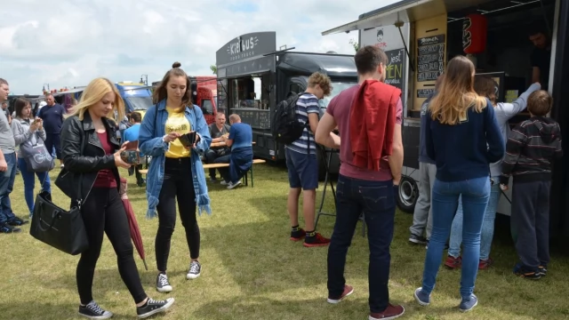 Tczew - Ale pysznie! Na bulwarze zagościły food trucki