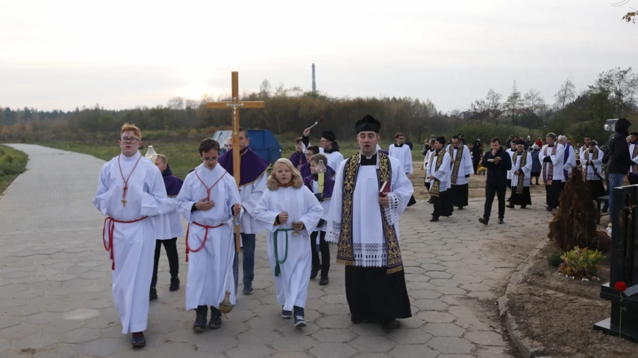 Tczew - Tczewianie tłumnie odwiedzali cmentarze