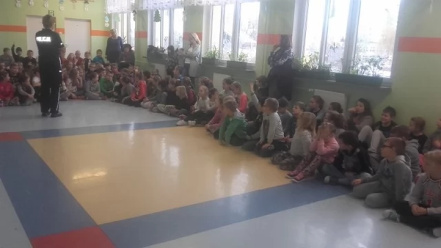 Tczew - Policjantki spotkały się z uczniami w ramach bezpiecznych ferii