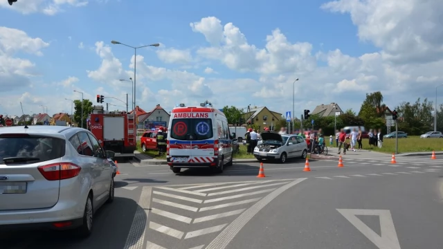 Tczew - Wypadek na skrzyżowaniu al. Solidarności i Woj. Polskiego. Są ranni