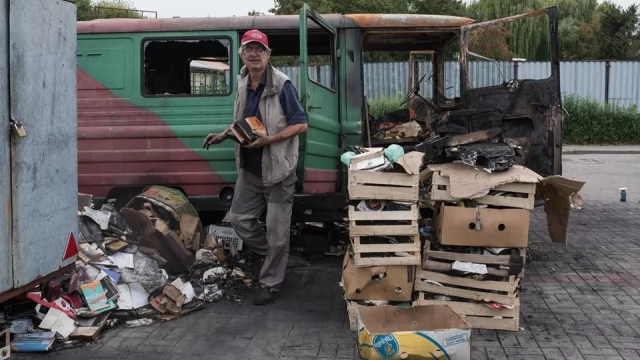 Tczew - Żył ze sprzedaży książek - najprawdopodobniej ktoś podpalił jego żuka. Stracił wszystko! Pomożemy?
