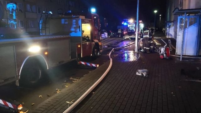Tczew - Tragedia w bloku na Niepodległości. Jedna osoba nie żyje, dwie w szpitalu [WIDEO]