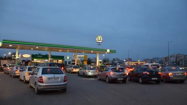 Tczew - Kolejki przed stacjami paliw