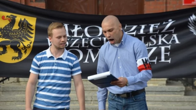 Tczew - Manifestacja przeciw przyjmowaniu uchodźców. Nie zabrakło radykalnych haseł