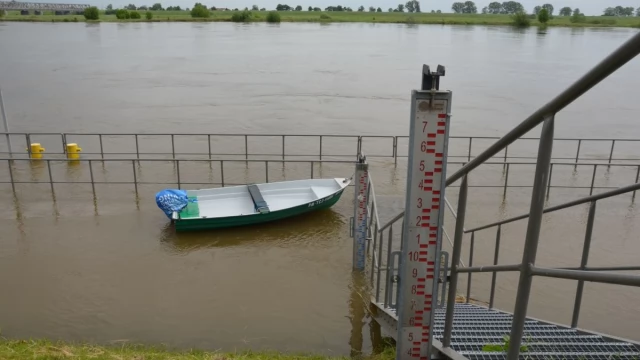 Tczew - Pogotowie przeciwpowodziowe dla Tczewa, przerwane prace na Moście Tczewskim